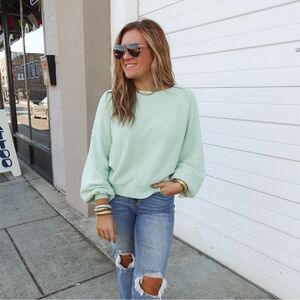 Lexi Jade’s The Moment Sweater Lavender L‎ Nwt